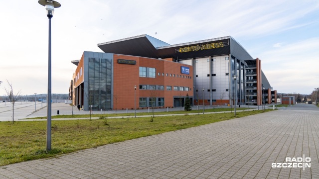 Szpital tymczasowy w Netto Arenie jest w gotowości, na razie jednak nie ma konieczności, by przyjmował pacjentów zakażonych koronawirusem - mówi wojewoda zachodniopomorski Zbigniew Bogucki.