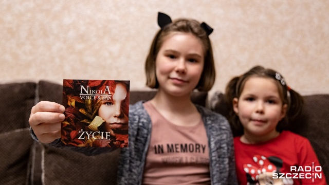 Na co dzień uczy się w szkole muzycznej i śpiewa w zespole Arfik. Tym razem sama napisała słowa do piosenki, której teledysk można zobaczyć na YouTubie.