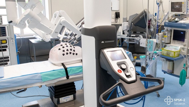 Próba manewrowania robotem chirurgicznym da Vinci, dzień na bloku operacyjnym, czy udział w badaniu i pasteryzacji mleka kobiecego - takie atrakcje wystawił Szpital Kliniczny nr 2 w Szczecinie na aukcje. Wszystko po to, by wspomóc tegoroczny finał Wielkiej Orkiestry Świątecznej Pomocy.
