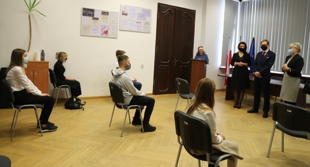 Hanna Stachura ze Szkoły Podstawowej w Trzcińsku Zdroju i Michał Antonowicz ze Szkoły Podstawowej nr 1 w Białogardzie zwyciężyli w konkursie Nie zapomnijcie tamtych dni.
