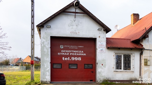 Strażacy-ochotnicy proszą o nową łódź ratowniczą. Gmina odpowiada - nie ma szans. Chodzi o jednostkę Ochotniczej Straży Pożarnej z Wełtynia. Strażacy kilkadziesiąt razy w 2020 roku brali udział w akcjach poszukiwawczych na okolicznych jeziorach.