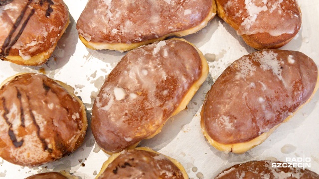Dziś w sklepach królują pączki. Jak jednak wybrać tego idealnego