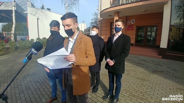 Kandydaci do Młodzieżowej Rady Województwa Zachodniopomorskiego wybierani są według politycznego klucza i tworzą gabinet polityczny marszałka Geblewicza - twierdzą działacze Forum Młodych Prawa i Sprawiedliwości. Urząd Marszałkowski odpowiada, że przynależność partyjna kandydatów nie stanowi kryterium wyboru członków Rady.
