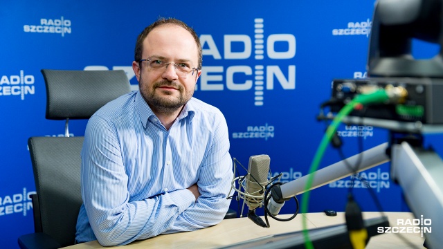 Prokuratura powinna zająć się Akademią Sztuki w Szczecinie - mówił w Rozmowach pod Krawatem były już pracownik uczelni Krzysztof Meisinger.