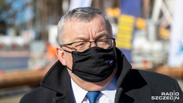 Wyspiarka rozpoczęła drążenie tunelu do Świnoujścia. Od jesieni przyszłego roku będziemy mogli dojechać do miasta bez korzystania z promu. Do Świnoujścia przyjechali premierzy Mateusz Morawiecki i Jarosław Kaczyński.