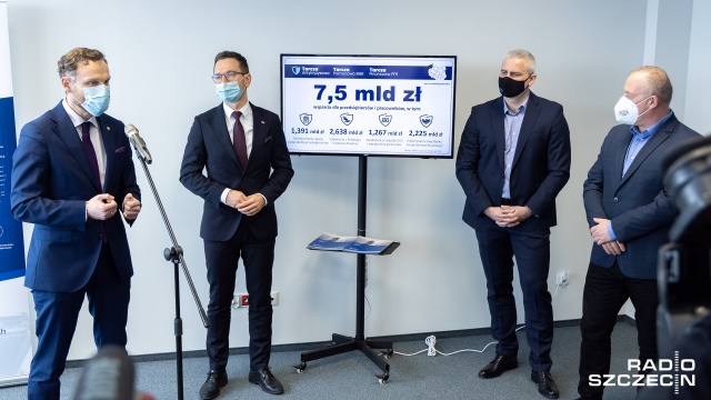 Prawie 1 milion 800 tysięcy złotych trafiło na konto Elektryki Morskiej w ramach rządowej Tarczy Antykryzysowej. Dzięki tym środkom szczecińska firma nie zwolniła w ciągu ostatniego roku ani jednego pracownika. Nie musiała także obniżać wynagrodzeń czy też też opóźniać wypłat swoim podwykonawcom.