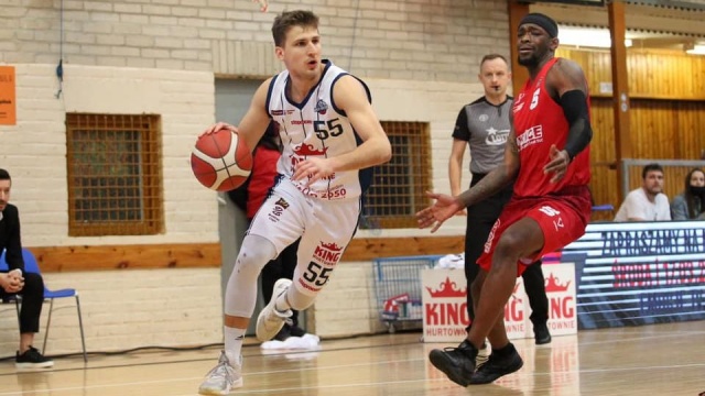 Koszykarze Kinga odnieśli 16. zwycięstwo i przypieczętowali awans do fazy play-off po sezonie zasadniczym rozgrywek o mistrzostwo Polski. Szczecinianie pokonali w niedzielę w hali przy Twardowskiego GTK Gliwice 100:70 w Energa Basket Lidze.