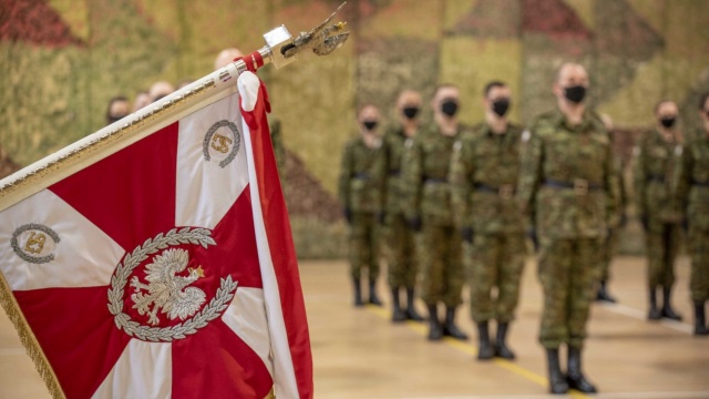 Kolejni nowi strażnicy graniczni wstąpili do zawodowej służby. W ubiegłym tygodniu 15 osób ślubowało strzec nienaruszalności granicy państwowej.