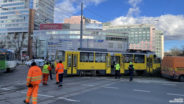 Wykolejenie tramwaju i drogowy armagedon w mieście [ZDJĘCIA]