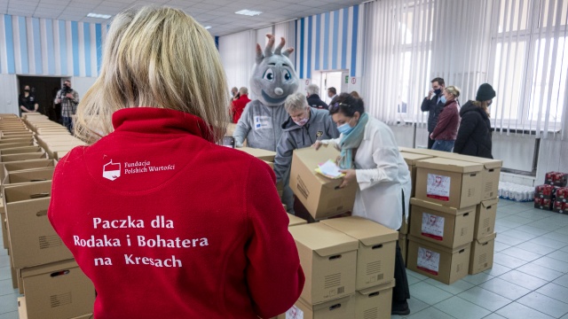 Świąteczne paczki po raz kolejny trafią do Polaków mieszkających na Litwie. To w ramach kolejnej edycji akcji Paczka dla Rodaka i Bohatera, którą organizuje Fundacja Polskich Wartości.