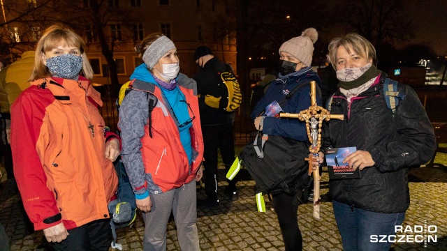 Blisko 40 kilometrów nocą, piechotą w ciszy, modlitwie i skupieniu. Już po raz kolejny odbyła się Ekstremalna Droga Krzyżowa.