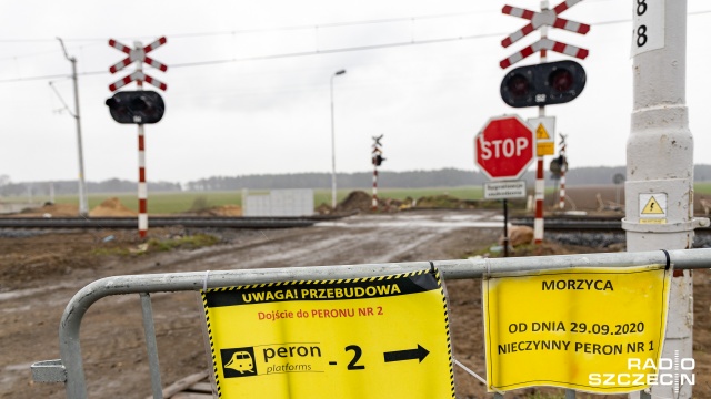 PKP Polskie Linie Kolejowe rozpoczynają od poniedziałku przebudowę kolejnego przejazdu na trasie między Poznaniem a Szczecinem. Tym razem utrudnienia w ruchu kierowców dotyczyć będą miejscowości Morzyca w gminie Dolice.