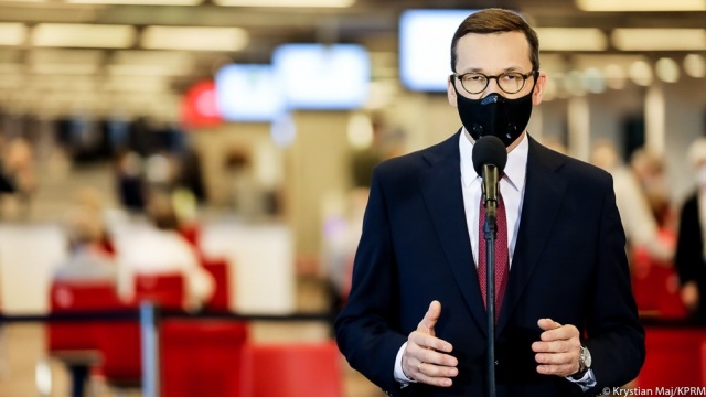 Premier Mateusz Morawiecki powiedział, że Narodowy Program szczepień jest egzaminem z odpowiedzialności, sprawności działania struktur państwa i zdolności organizacyjnej oraz mobilizacyjnej.