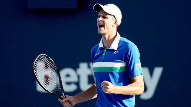 Hubert Hurkacz w półfinale prestiżowego Miami Open rangi ATP 1000. Polak z kwitkiem odprawił kolejnego faworyta, tym razem rozstawionego na Florydzie z numerem 2 Greka Stafanosa Thitsipasa.