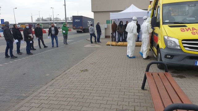 Test na obecność koronawirusa zrobimy na terminalu promowym w Świnoujściu. To opcja dla podróżnych wracających do kraju, by uniknąć 10-dniowej kwarantanny.