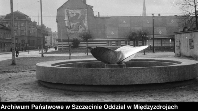 Ćwierć miliona zdjęć przekazał Archiwum Państwowemu w Szczecinie świnoujski fotograf Andrzej Ryfczyński.