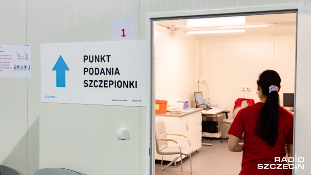 W hali sportowej Uniwersytetu Szczecińskiego przy Sowińskiego oraz w auli Szkoły Podstawowej nr 37 przy Rydla powstaną nowe punkty szczepień przeciwko koronawirusowi.