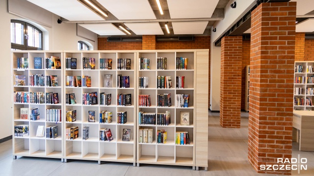 To największa i najbardziej nowoczesna filia Miejskiej Biblioteki Publicznej w Szczecinie.