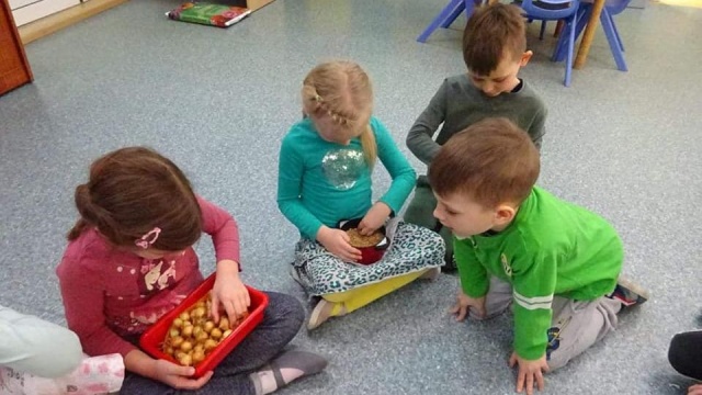 Władze Goleniowa wypowiadają umowy o pracę kucharkom zatrudnionym w gminnych przedszkolach. To skutek zmian w zasadach zarządzania stołówkami w tych jednostkach.