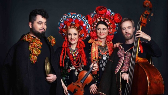 Polsko-ukraiński zespół Dagadana, laureat wielu międzynarodowych nagród, także m.in. polskiego Fryderyka w kategorii Album Roku FolkMuzyka Świata, wydał krążek pt. Tobie. Grupa powstała 13 lat temu z potrzeby przebudzenia życzliwości i dzielenia się dobrem ze wszystkimi ponad wszelkimi podziałami.