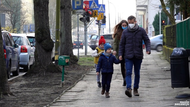 Zadowolone są zarówno dzieci jak i rodzice - od poniedziałku otwarte są przedszkola i żłobki. Zamknięte były od końca marca. To z powodu trzeciej fali zakażeń koronawirusem.