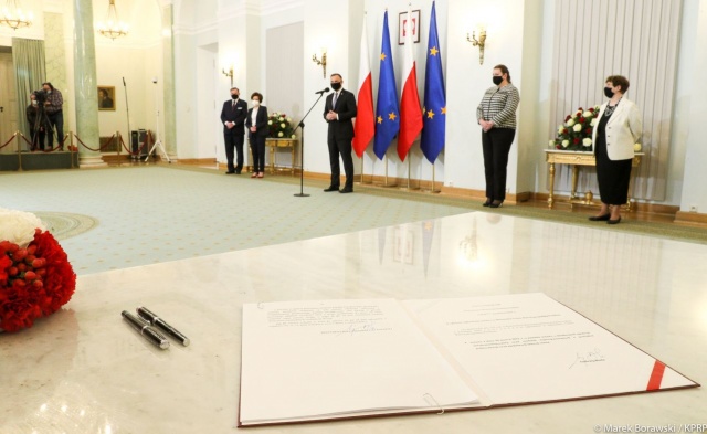 Prezydent Andrzej Duda podpisał nowelizację ustawy gwarantującą kolejne przywileje osobom, które w latach 1956 - 89 działały w strukturach opozycji i walczyły z komunistyczną władzą PRL-u o wolną Polskę.