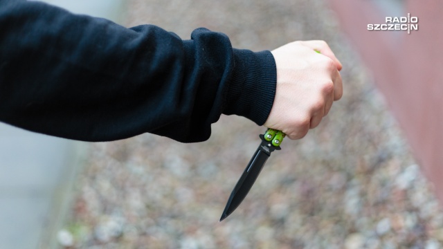 Zaczęło się od alkoholu, a skończyłoby tragedią. Mężczyzna ze Stargardu, który rzucił się na kolegę z nożem, odpowie przed sądem za usiłowanie zabójstwa. Jest akt oskarżenia.
