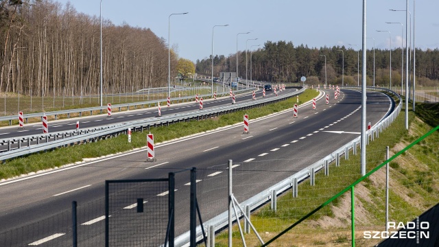 To ponad 40 kilometrów na odcinkach Brzozowo-Miękowo oraz Miękowo-Rzęśnica. W ramach odcinka z Brzozowa do Miękowa powstały węzły drogowe Babigoszcz, Przybiernów i Brzozowo oraz dwa Miejsca Obsługi Podróżnych Przybiernów.