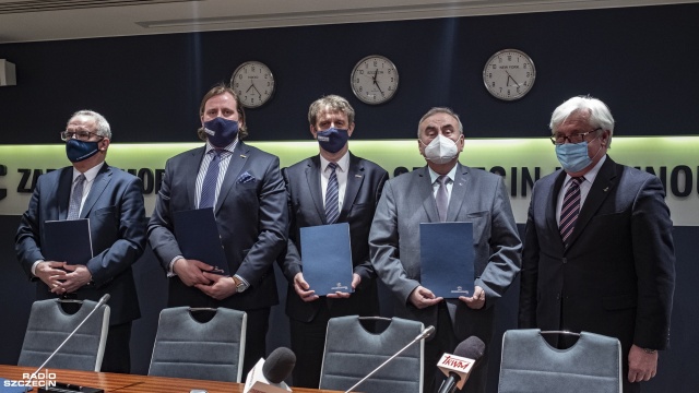 Stocznia Remontowa Shipbuilding z Gdańska wybuduje statek pożarniczy dla szczecińskiego portu. Będzie to Strażak-28. W środę podpisano umowę na to zadanie.