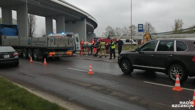 Jedna osoba została ranna w wypadku na ulicy Energetyków w Szczecinie. Auto osobowe potrąciło tam pieszego.