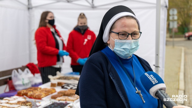 Jeśli lubisz i pieczesz ciasta, torty i ciasteczka, to ta prośba jest skierowana do Ciebie - tak na niedzielny kiermasz ciast dla Weroniki zapraszają organizatorzy. Kiermasz potrwa od 8.30 do 15 przy parafii św. Rodziny w Szczecinie, przy ul. Królowej Korony Polskiej.