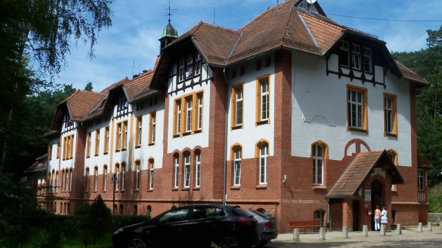 Szpital MSWiA w Złocieńcu przyjął pierwszych pacjentów na innowacyjną, specjalistyczną rehabilitację pocovidową. Skupia się ona na aspektach psychologicznych, psychoterapeutycznych i neurologicznych.