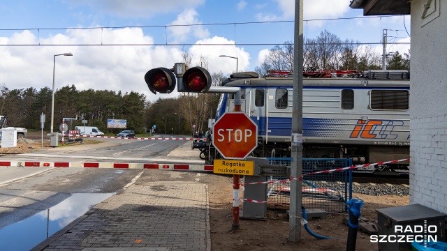 Uwaga kierowcy korzystający z ulic szczecińskiego Zdunowa i Wielgowa. PKP Polskie Linie Kolejowe rozpoczynają kolejny etap przebudowy trasy ze Szczecina do Poznania.