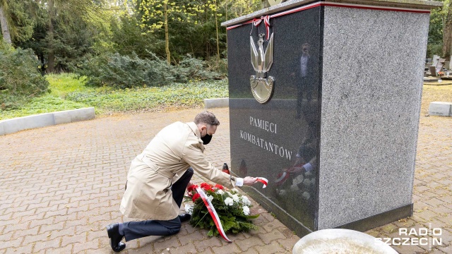 W Szczecinie obchodzono rocznicę zakończenia II wojny światowej w Europie. Wojewoda zachodniopomorski Zbigniew Bogucki złożył kwiaty przed pomnikiem W hołdzie bohaterom września 1939 oraz przed pomnikiem Pamięci Kombatantów.
