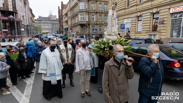 Procesja modlitewna z okazji rocznicy objawień Fatimskich i zamachu na Jana Pawła II przemaszerowała ulicami miasta.