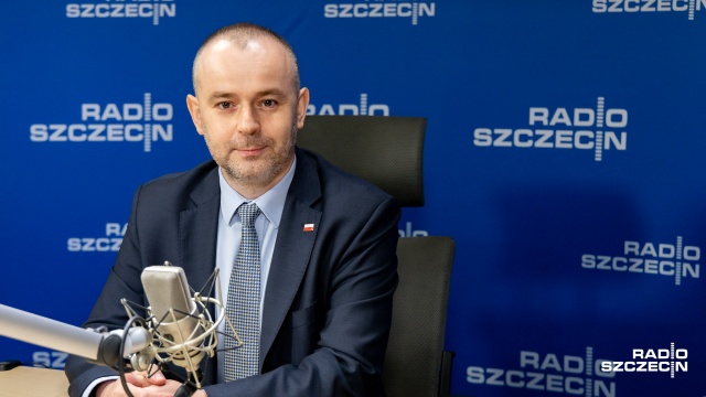 Doradca prezydenta Paweł Mucha powiedział, że niedzielne sprowadzenie przez białoruskie władze pasażerskiego samolotu linii Ryanair na lotnisko w Mińsku to akt państwowego terroryzmu i w związku z tym muszą zostać wyciągnięte konsekwencje.