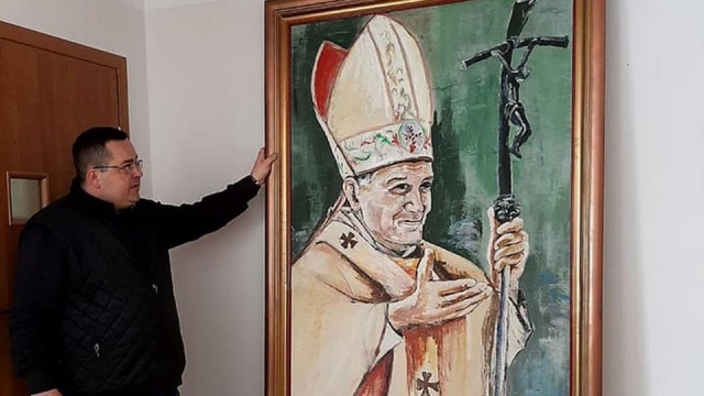 Namalowany na prześcieradle, potem miał zostać zniszczony, ale udało się go ukryć i dziś znajduje się na plebanii przy sanktuarium Matki Bożej Królowej Polski w Krępsku koło Goleniowa.