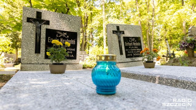Członkowie Konfederacji uprzątnęli zapomniane groby ofiar katastrofy kolejowej, która miała miejsce w 1946 roku w Szczecinie.