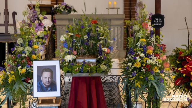 - Paweł był głodny i ciekawy świata, w pewnym momencie życia zajmował się tym, co najbardziej kochał, czyli książkami - mówi Igor Janke dziennikarz, publicysta i autor książek. Rodzina i przyjaciele pożegnali na Cmentarzu Centralnym w Szczecinie Pawła Szweda, dziennikarza i założyciela wydawnictwa Wielka Litera.