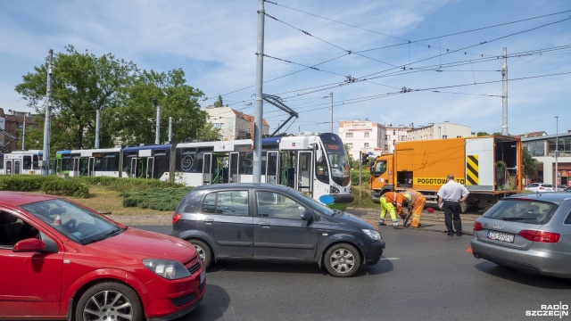 Pęknięta szyna powodem korków na szczecińskim Niebuszewie.