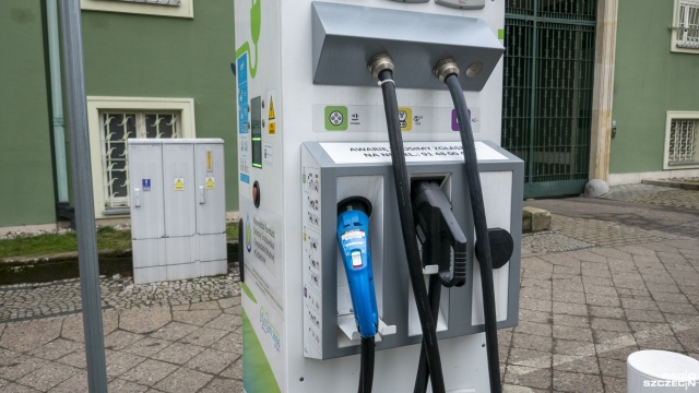 Na ulicach: Kołłątaja, Kolumba i Owocowej w Szczecinie staną nowe ładowarki elektryczne dla autobusów.
