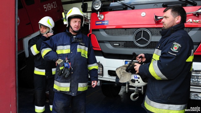 Rządowa propozycja dla strażaków ochotników. Dodatek do emerytury, status funkcjonariusza publicznego i bezpłatne szkolenia. Między innymi takie przywileje strażakom ochotnikom ma dawać nowa ustawa o Ochotniczej Straży Pożarnej.
