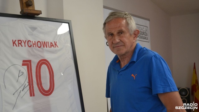 Już o godzinie 18 swój pierwszy mecz na Mistrzostwach Europy zagra piłkarska reprezentacja Polski. Biało-Czerwoni zmierzą się w Sankt Petersburgu ze Słowacją. Podporą drużyny Paulo Sousy jest pochodzący z Mrzeżyna Grzegorz Krychowiak.