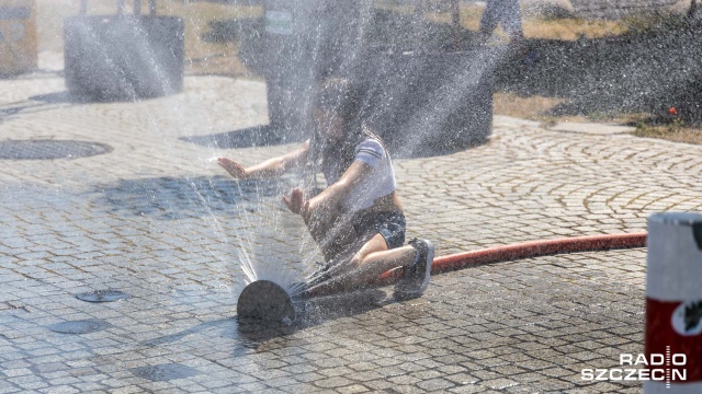 Na upały kurtyny wodne, które właśnie wystartowały w Szczecinie. Na razie stanęły w trzech miejscach: przy Bramie Portowej, na placu Adamowicza i przy biurowcu Oxygen na Malczewskiego.