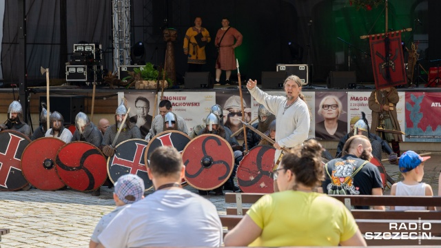 W tym okresie Zamek Książąt Pomorskich od niemal dwóch dekad zaprasza na Zamkową Noc Kupały.