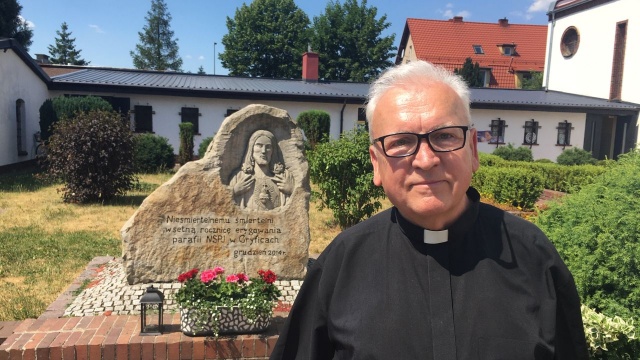 W okresie komunistycznym był duszpasterzem szczecińskiej opozycji skupionej w Duszpasterstwie Ludzi Pracy. Po 1989 roku wyjechał na wschód, gdzie był duszpasterzem w Moskwie, Petersburgu a w ostatnich latach na Białorusi.