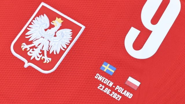 Znamy składy na środowy mecz grupy E piłkarskich mistrzostw Europy, w którym reprezentacja Polski zmierzy się w Petersburgu ze Szwecją.