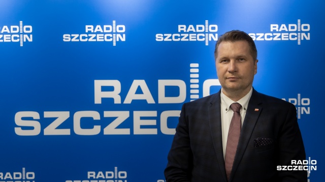 W szkole nie ma miejsca na ideologizacje dzieci - mówi minister edukacji narodowej w rozmowie z Radiem Szczecin.