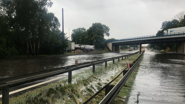 Autostrada A6 częściowo zablokowana. Wyznaczono objazdy [WIDEO, AKTUALIZACJA]
