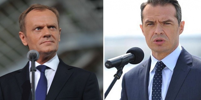 Prokurator Okręgowy w Warszawie Mariusz Dubowski powiedział, że były szef gabinetu politycznego premiera Donalda Tuska - Sławomir Nowak jest oskarżany o kierowanie zorganizowaną grupą przestępczą, płatną protekcję i przyjmowanie korzyści majątkowych.